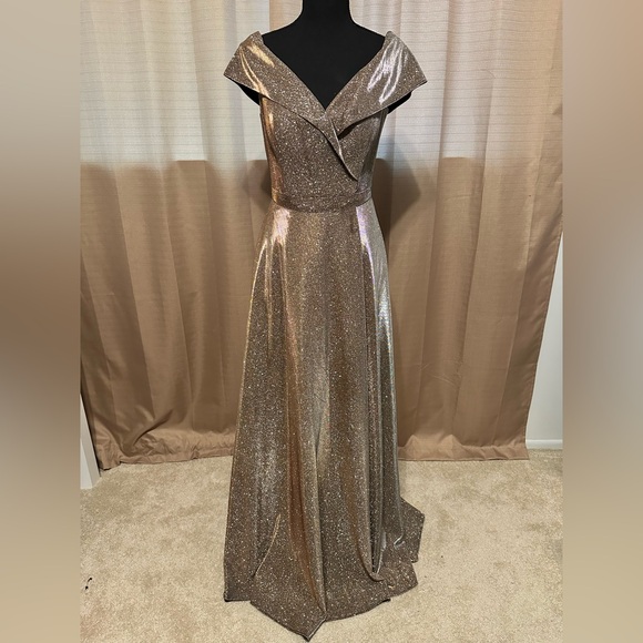 XSCAPE - Gold Sand - Shimmer Glitter off the Shoulder Gown - Size 8. - Picture 5 of 10